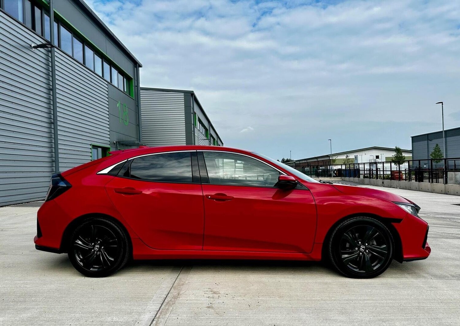 Used Honda Civic 2017 for sale - 77688991: Photo 54