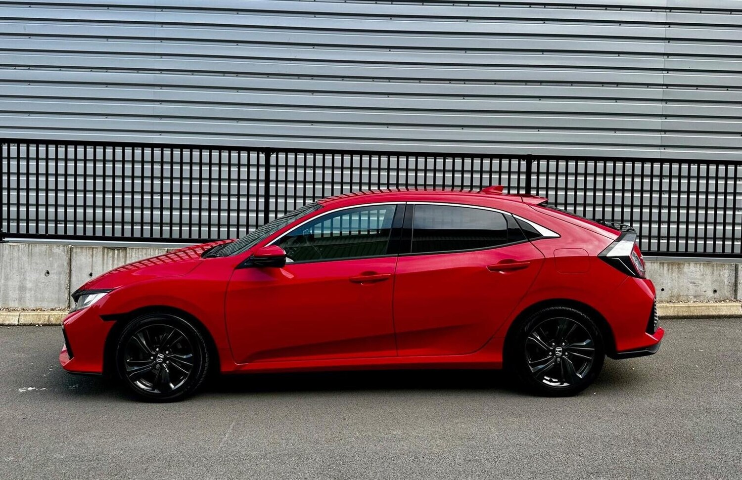 Used Honda Civic 2017 for sale - 77688991: Photo 70