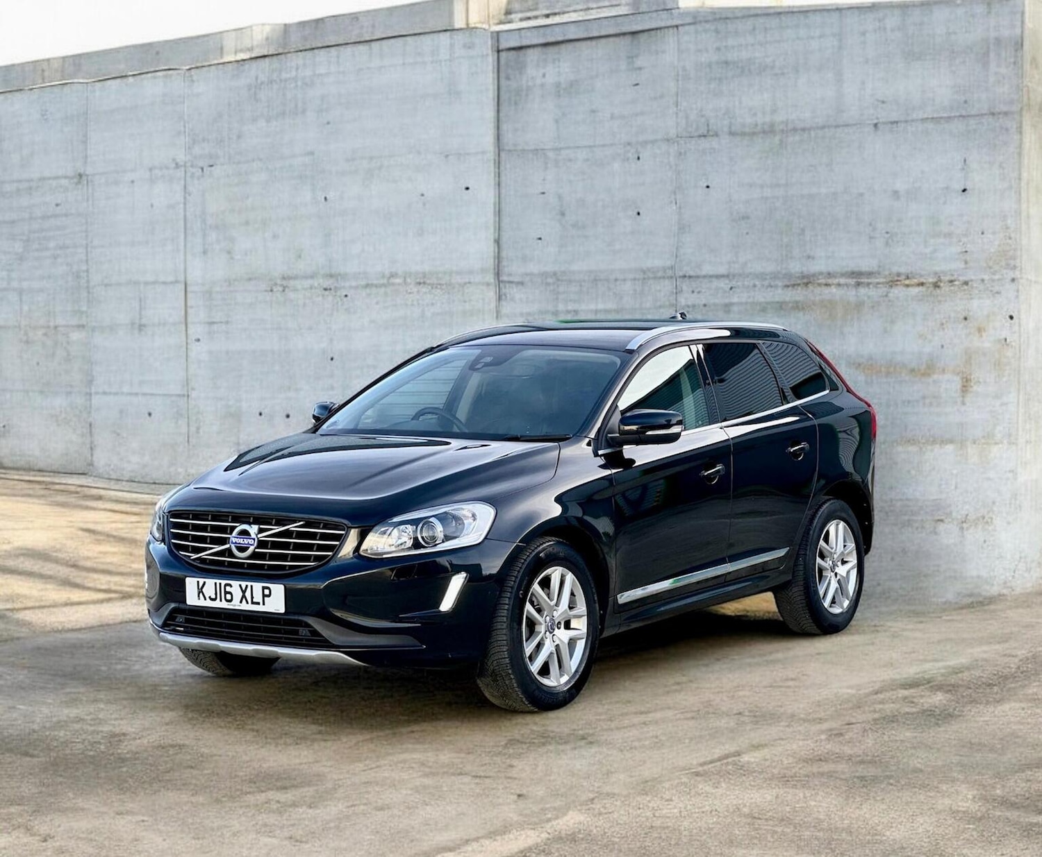 Used Volvo XC60 2016 for sale - 77688985: Photo 2