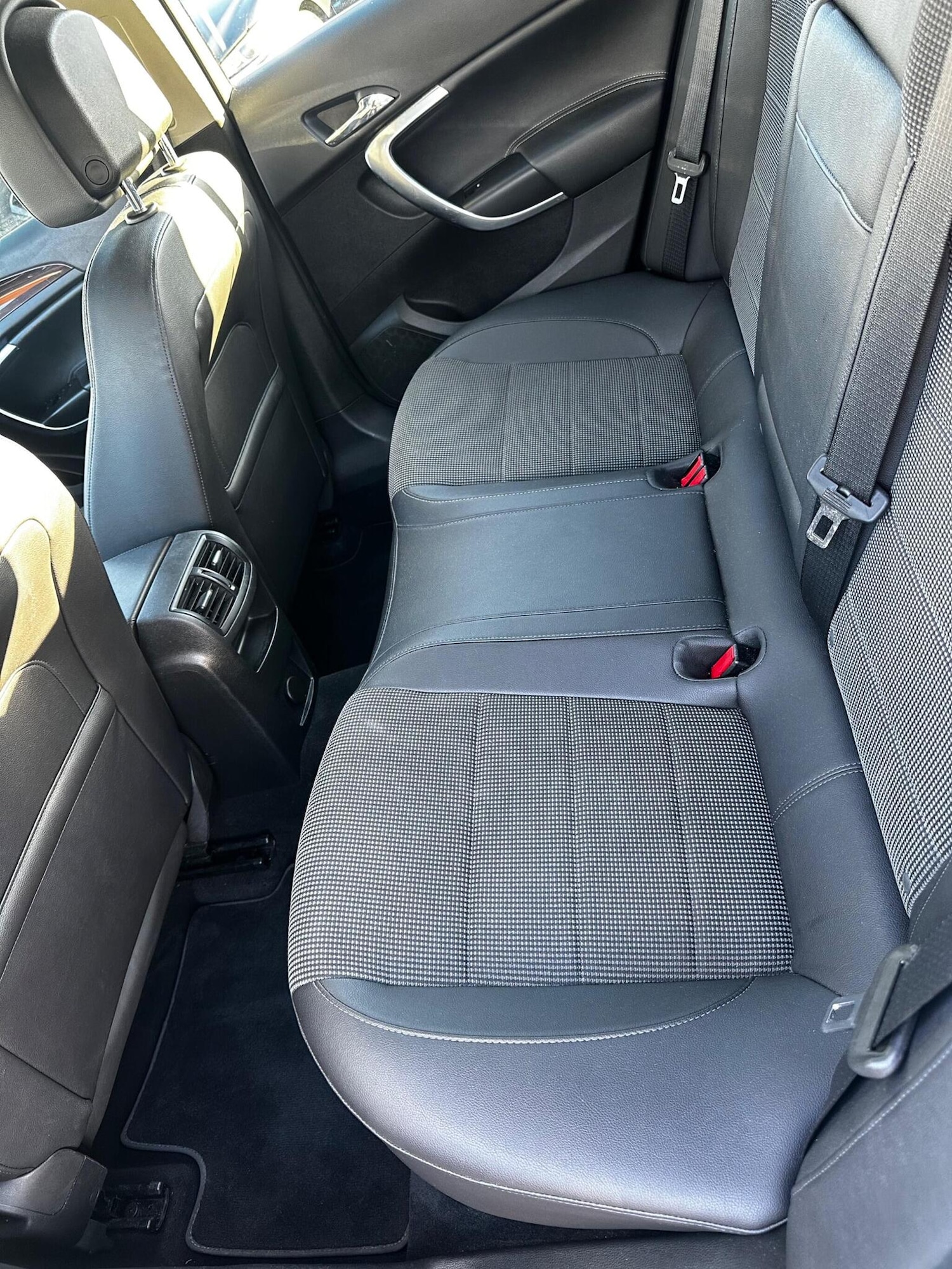 Used Vauxhall Insignia 2010 for sale - 77688979: Photo 12