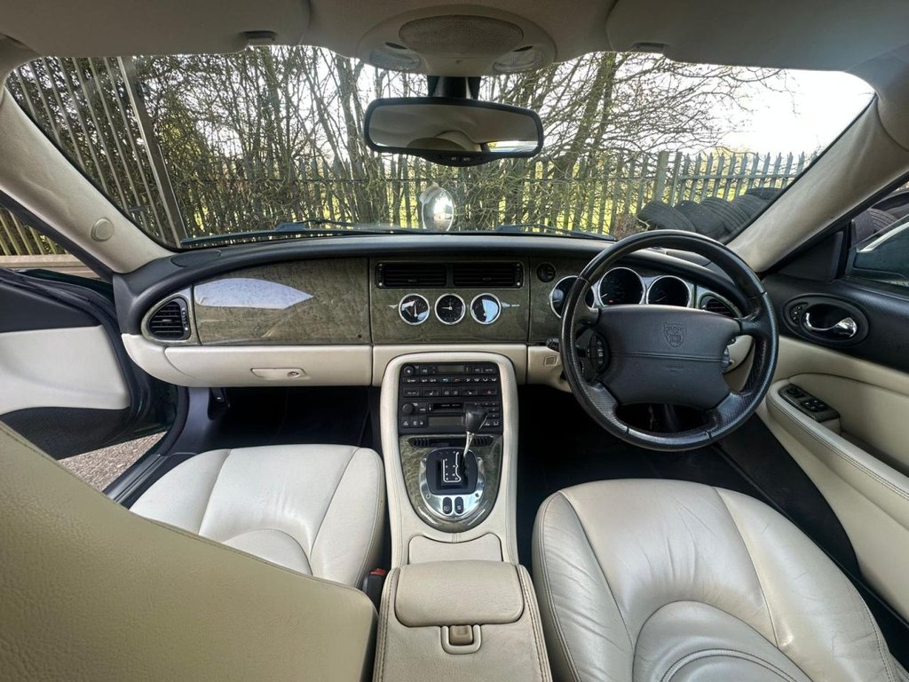 Used Jaguar XK8 2005 for sale - 77534115: Photo 2