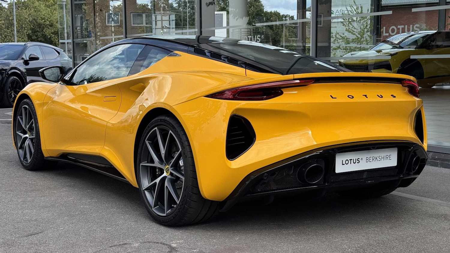 Used Lotus Emira 2025 for sale - 76373649: Photo 4