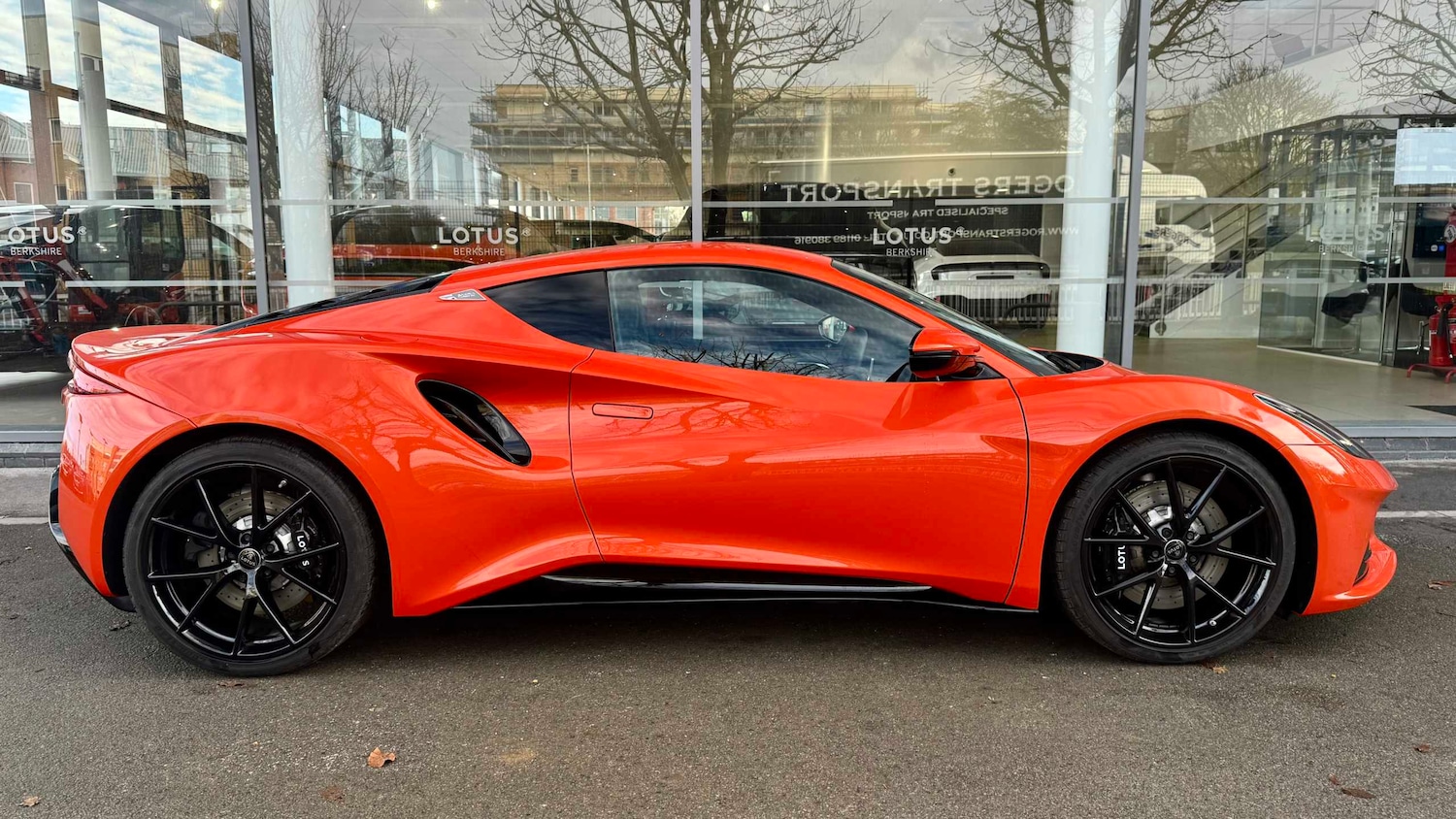 Used Lotus Emira 2025 for sale - 76842922: Photo 2