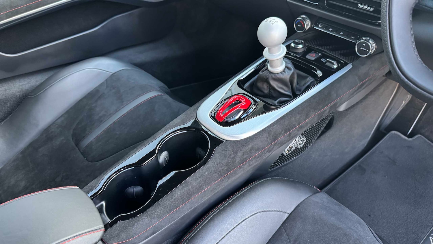 Used Lotus Emira 2024 for sale - 76842826: Photo 16