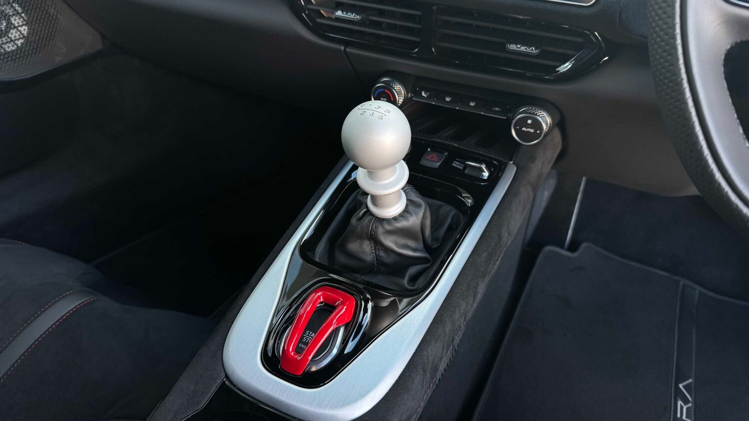 Used Lotus Emira 2024 for sale - 76842826: Photo 17