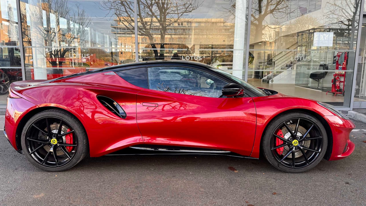 Used Lotus Emira 2024 for sale - 76842826: Photo 2