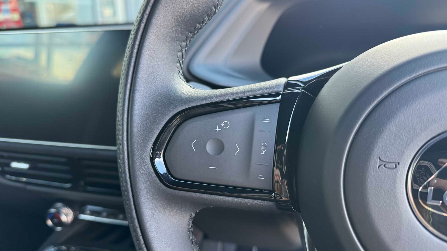 Used Lotus Emira 2024 for sale - 76842826: Photo 20