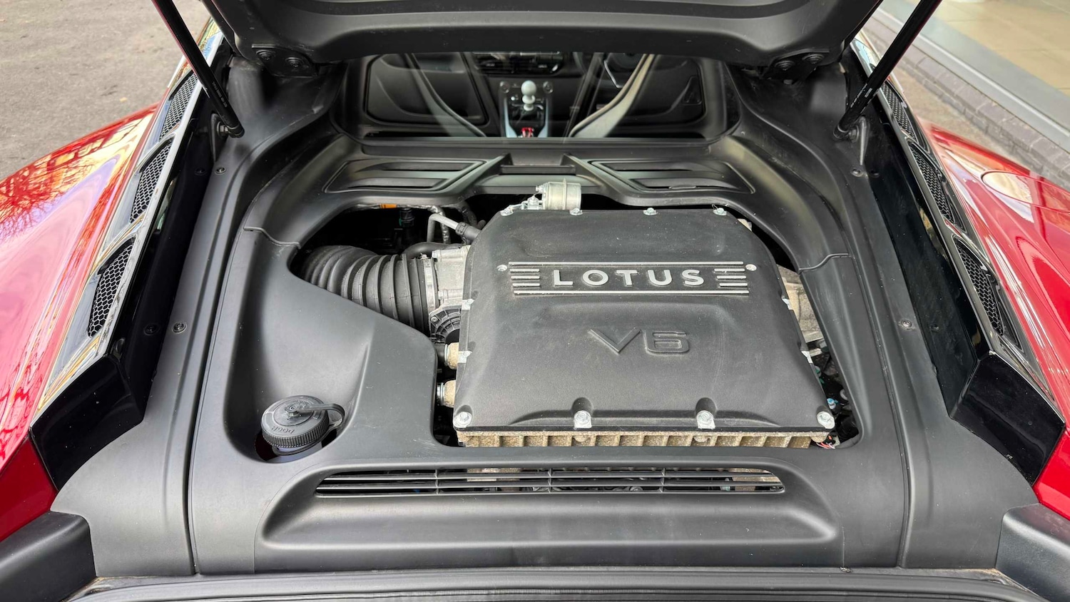 Used Lotus Emira 2024 for sale - 76842826: Photo 32