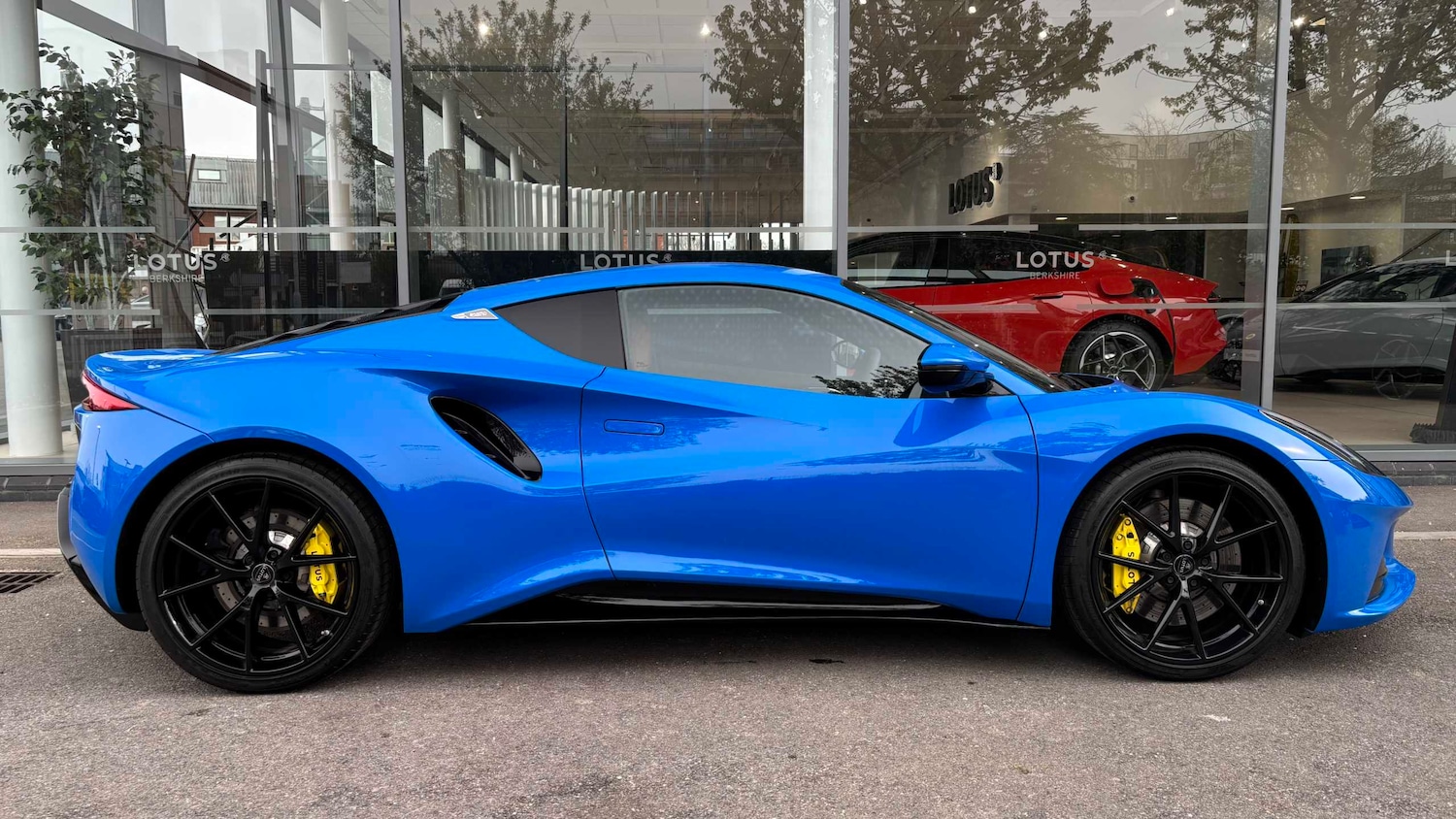 Used Lotus Emira 2025 for sale - 78208957: Photo 2