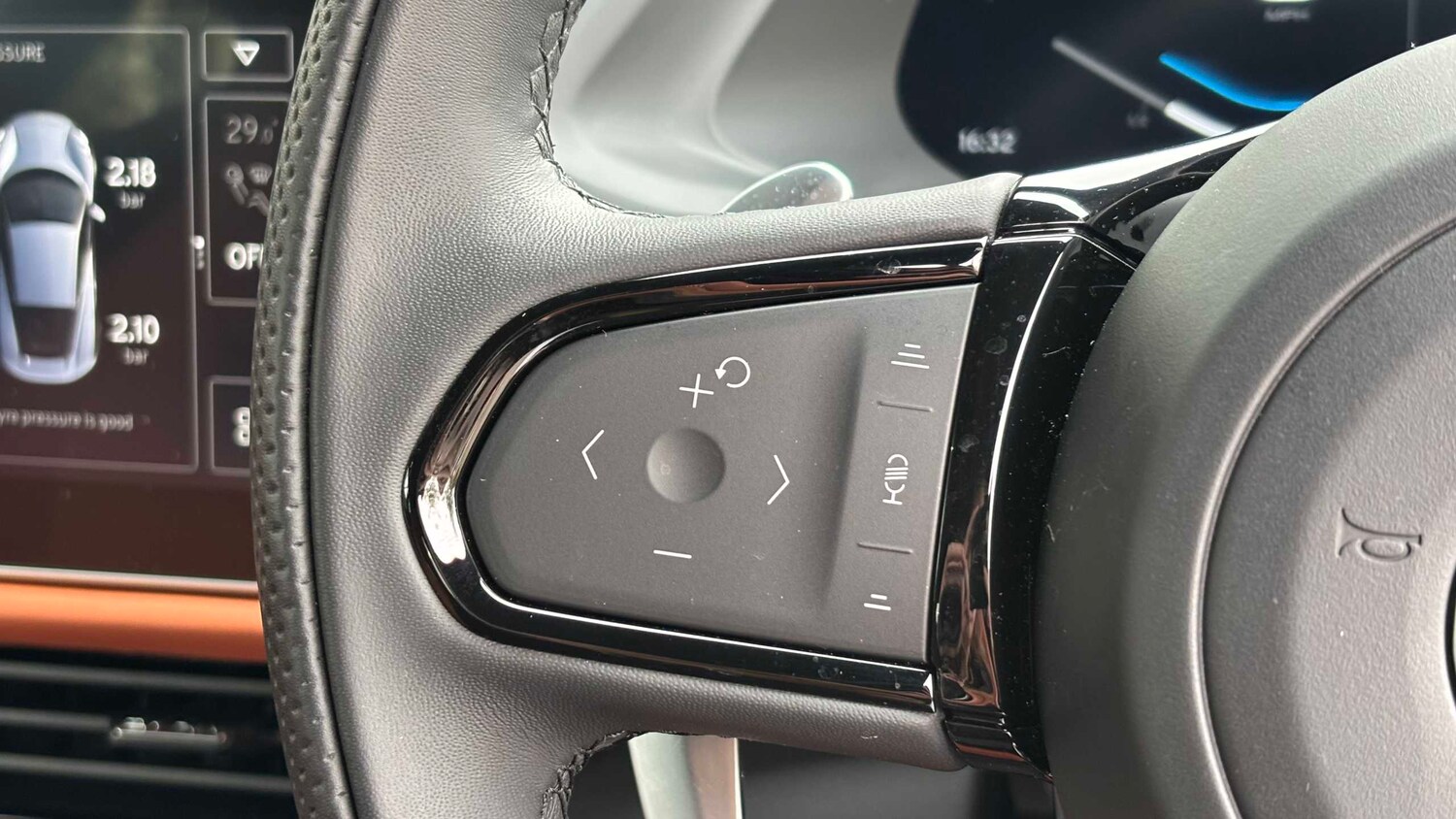 Used Lotus Emira 2025 for sale - 78208957: Photo 24