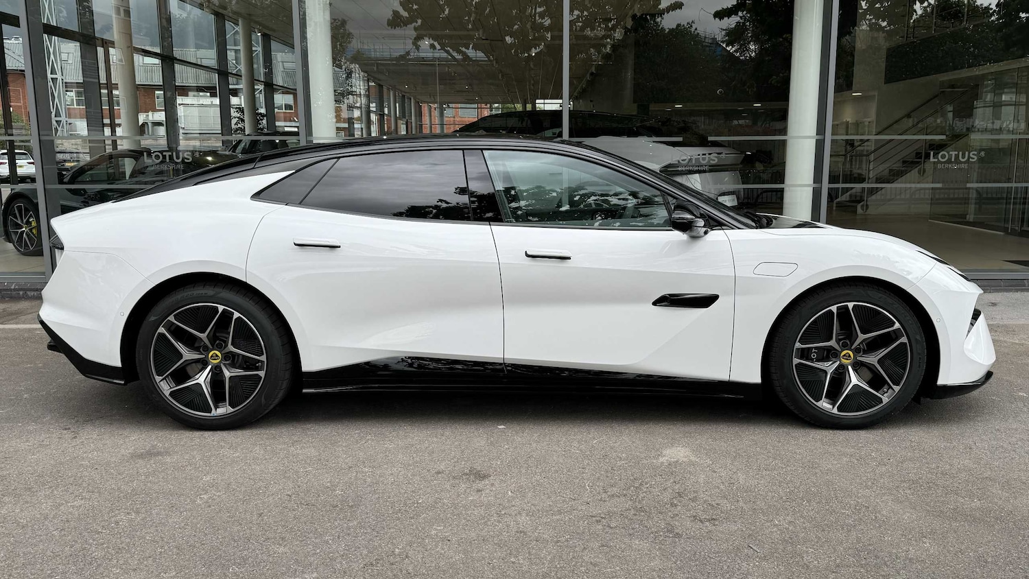 Used Lotus Emeya 2025 for sale - 75981223: Photo 3