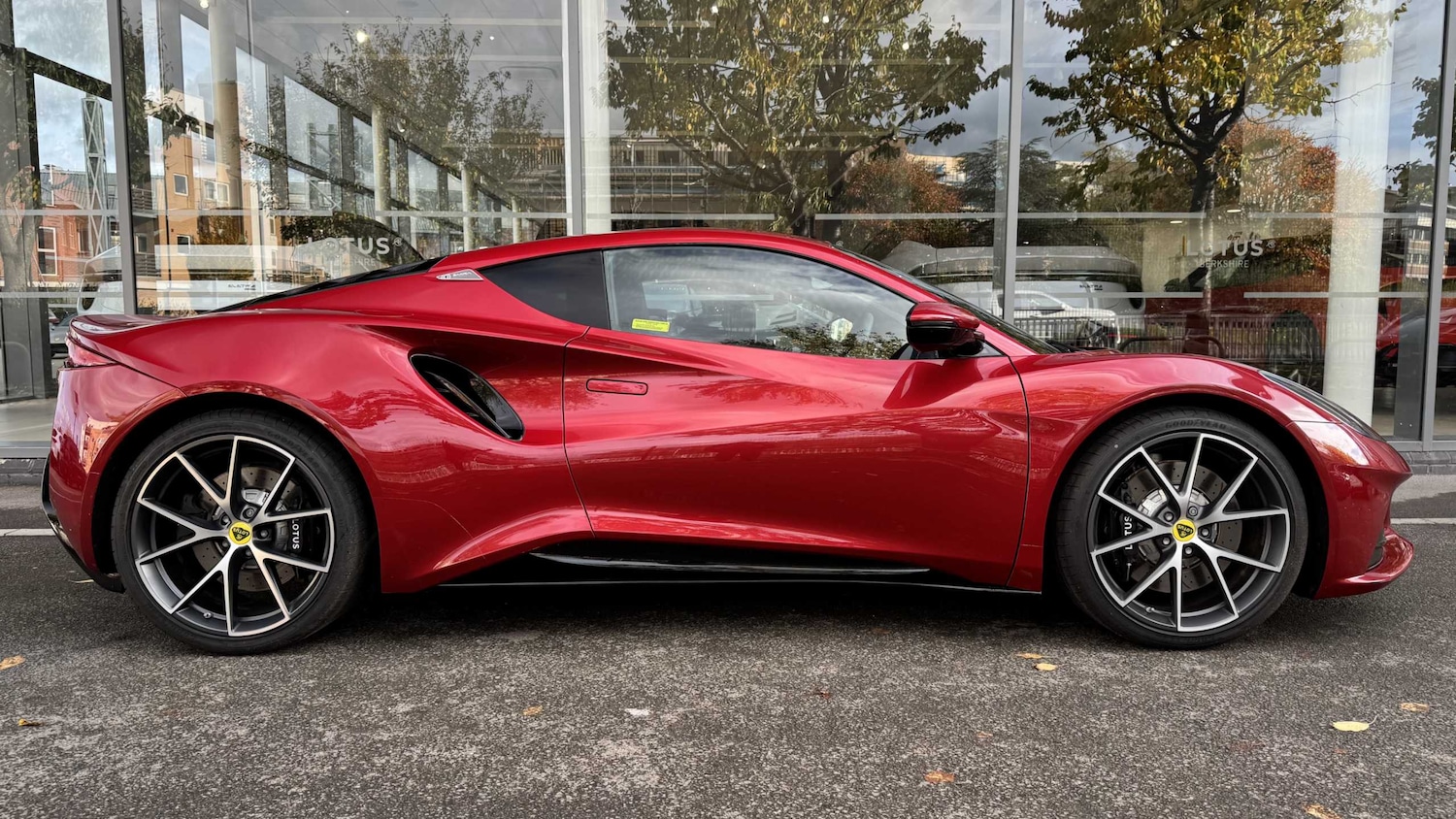 Used Lotus Emira 2025 for sale - 76362658: Photo 3