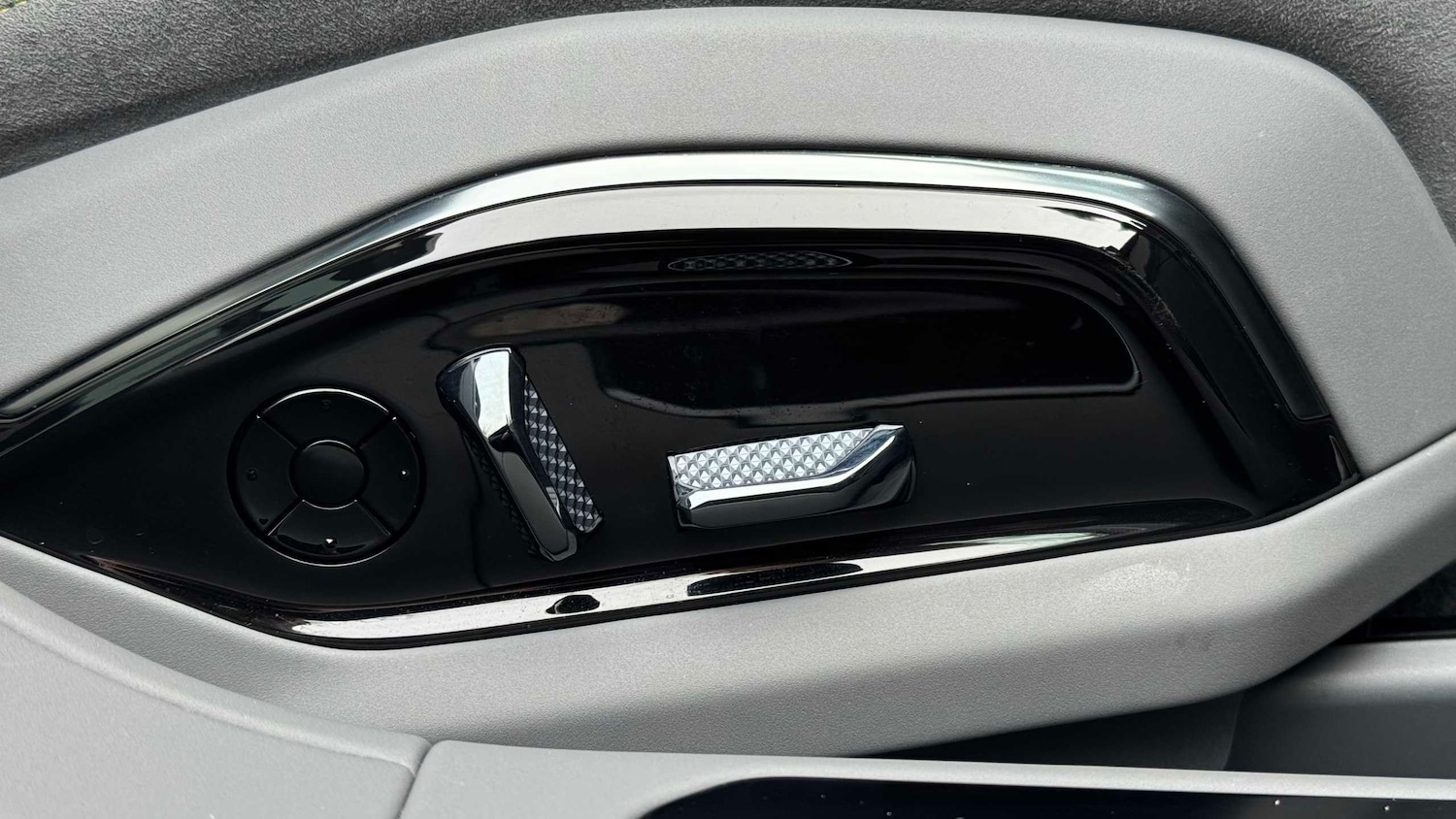 Used Lotus Emeya 2025 for sale - 77333963: Photo 22