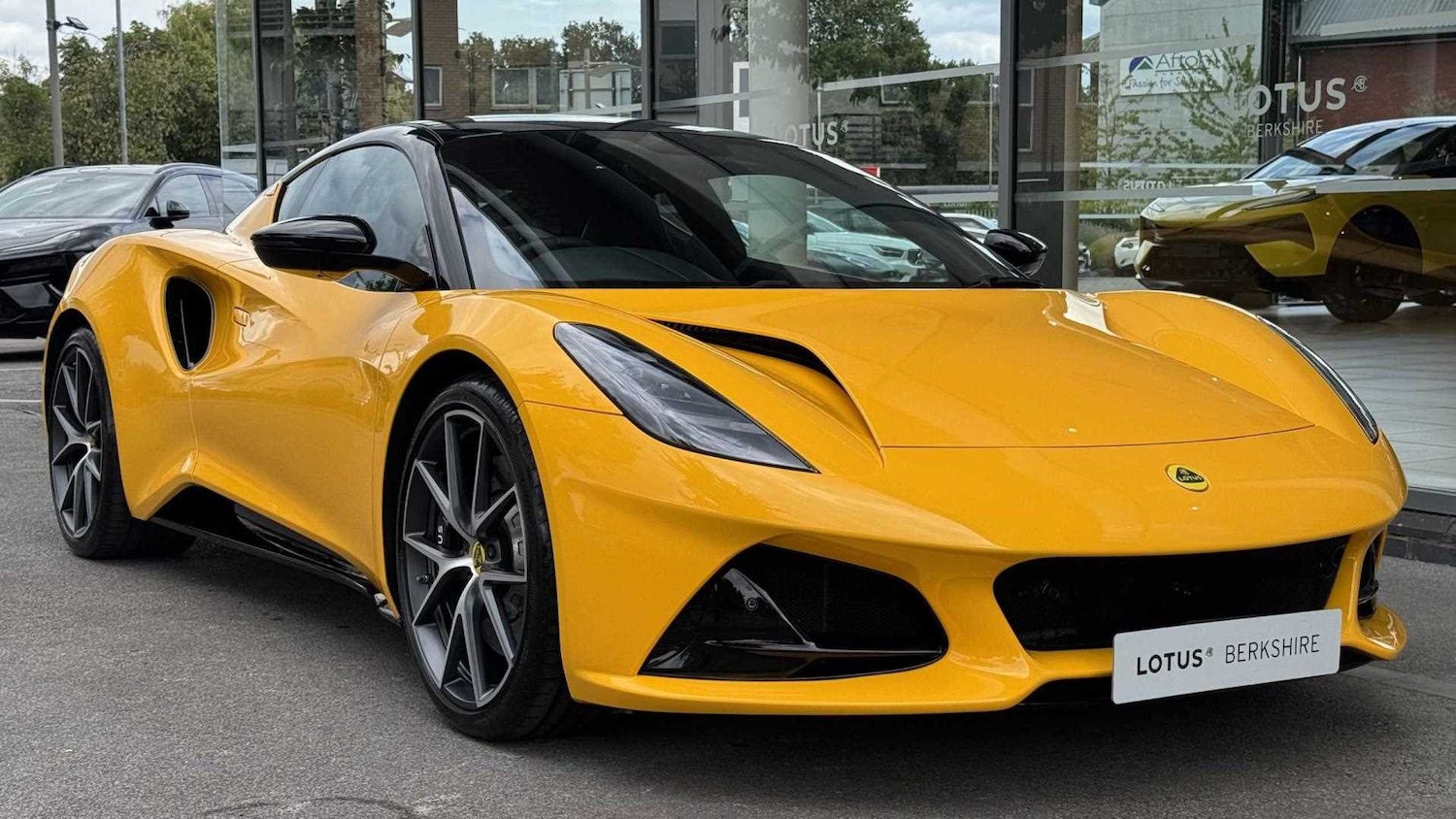 Used Lotus Emira 2023 for sale - 76362538: Photo 1