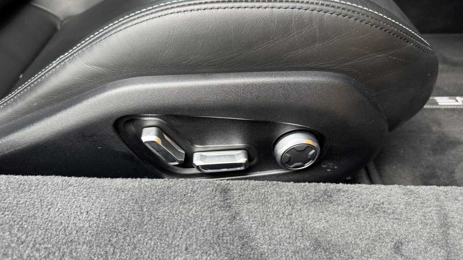 Used Lotus Emira 2023 for sale - 76362538: Photo 34
