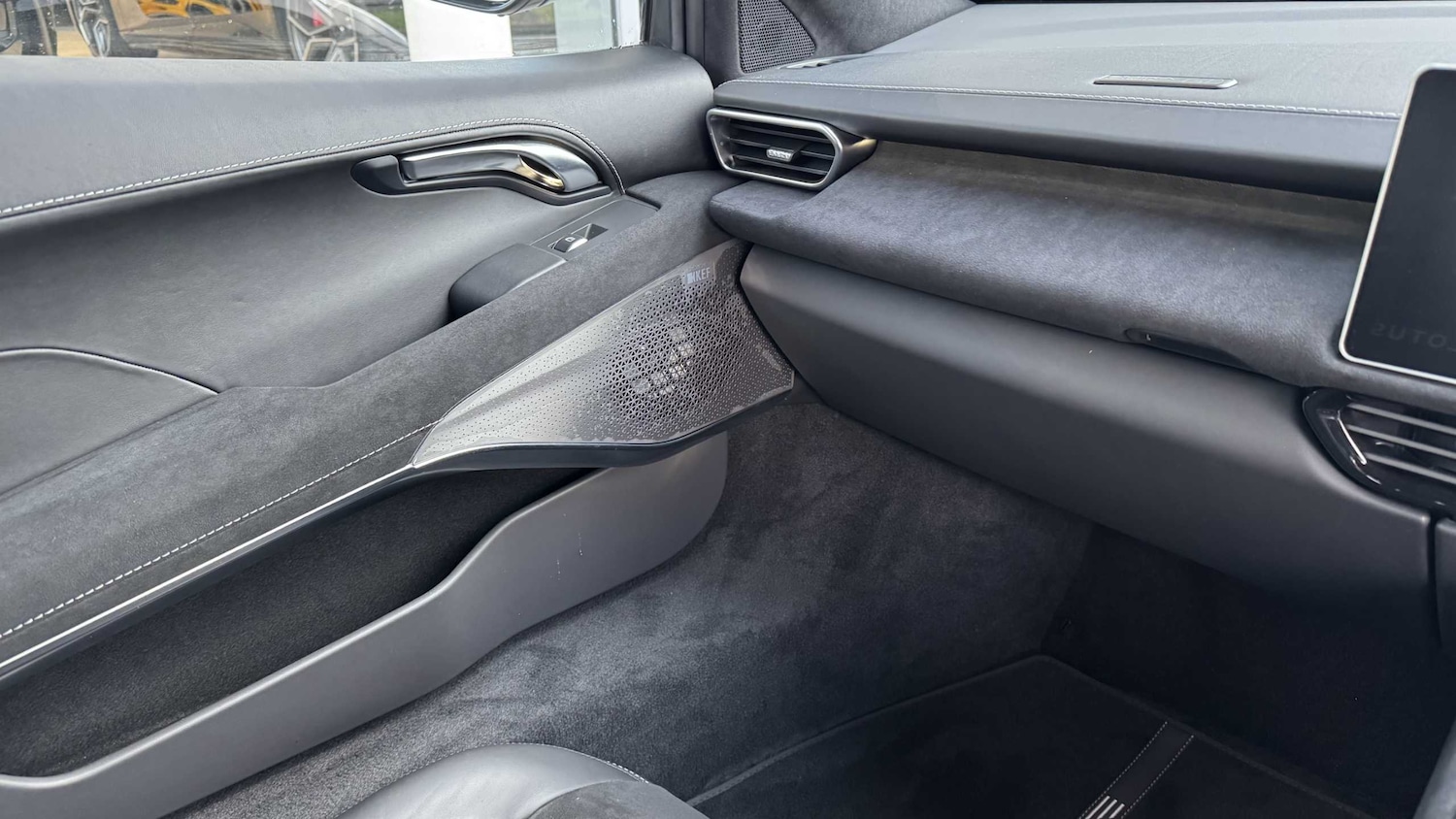 Used Lotus Emira 2025 for sale - 76648947: Photo 15