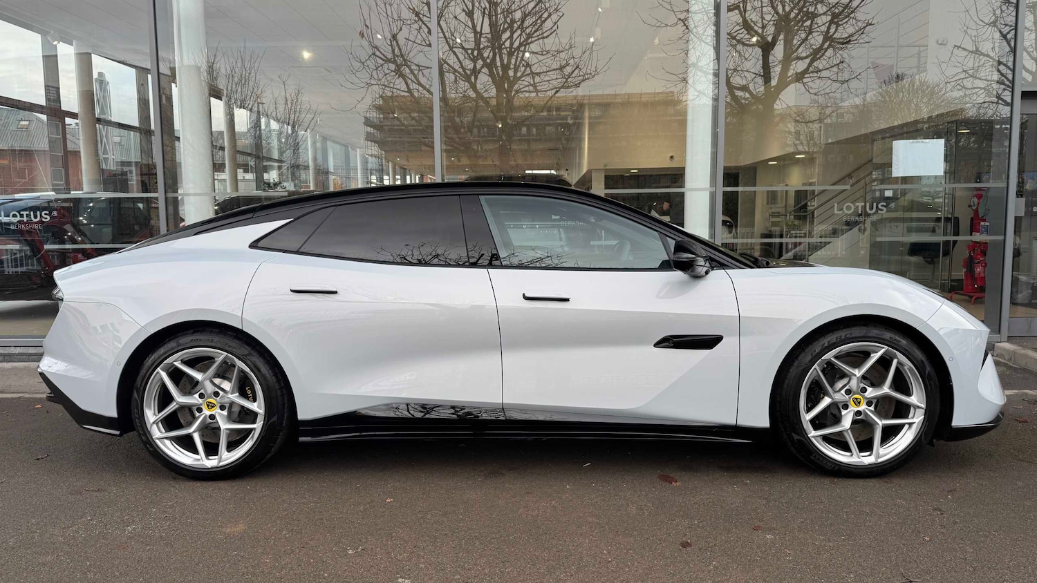 Used Lotus Emeya 2025 for sale - 76842884: Photo 2