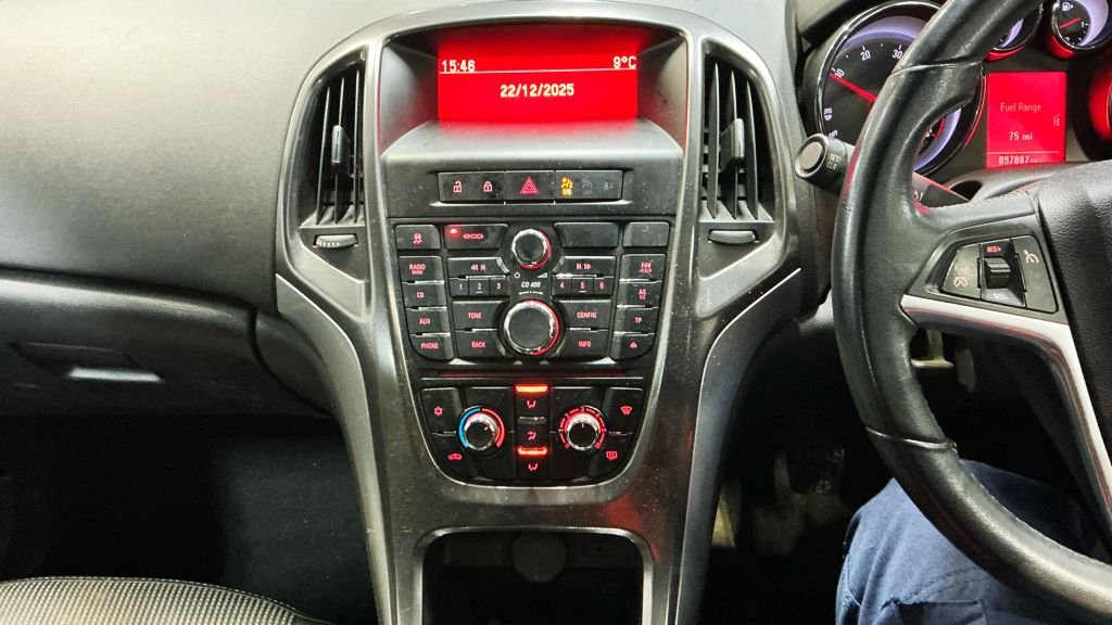 Used Vauxhall Astra 2011 for sale - 77048642: Photo 6