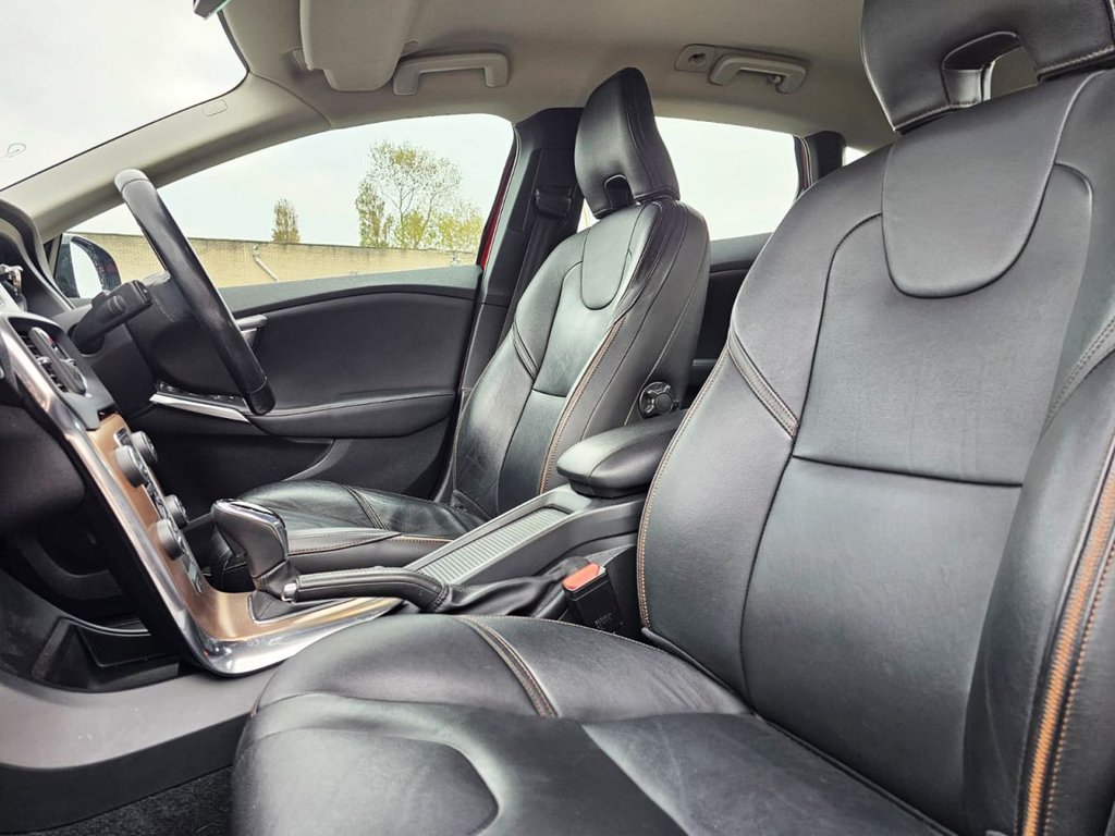 Used Volvo V40 Cross Country 2014 for sale - 76235980: Photo 16