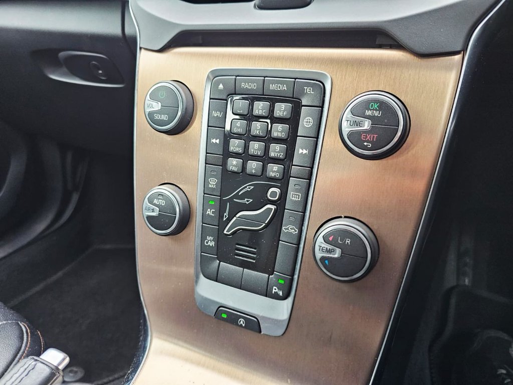 Used Volvo V40 Cross Country 2014 for sale - 76235980: Photo 20