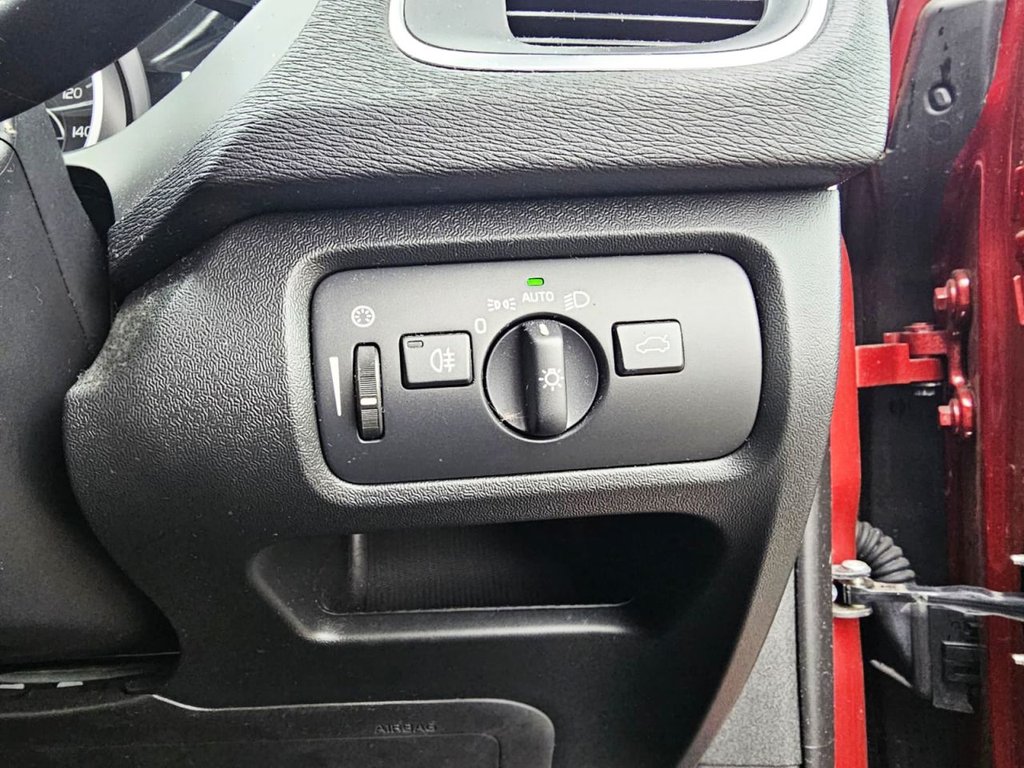 Used Volvo V40 Cross Country 2014 for sale - 76235980: Photo 27