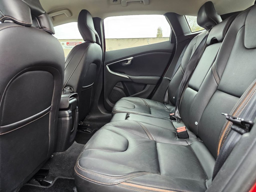 Used Volvo V40 Cross Country 2014 for sale - 76235980: Photo 30