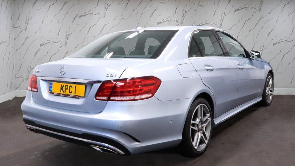 Used Mercedes-Benz E Class 2013 for sale - 76535970: Photo 4