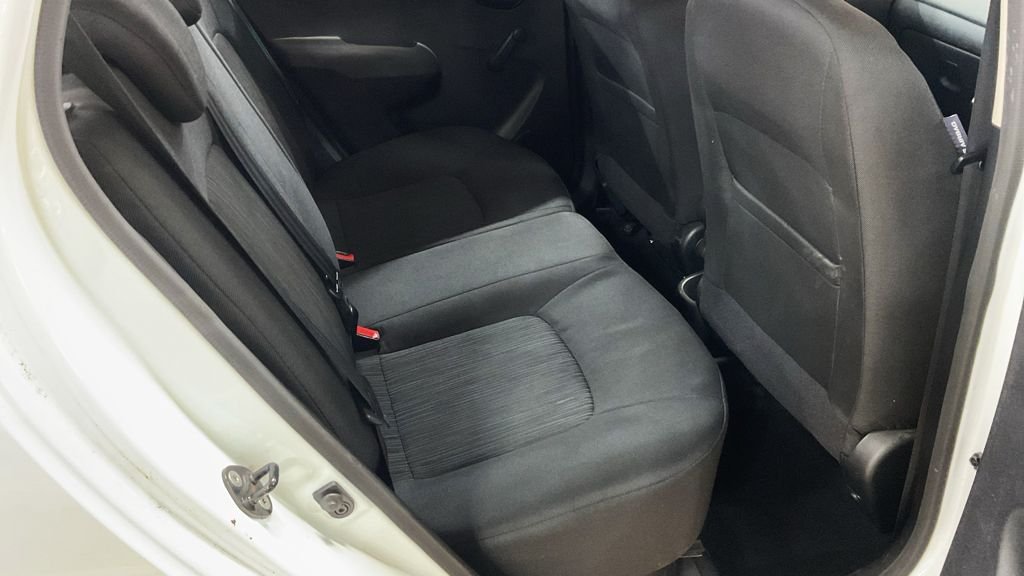 Used Hyundai i10 2013 for sale - 76642721: Photo 10