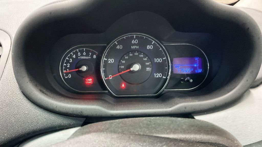 Used Hyundai i10 2013 for sale - 76642721: Photo 8