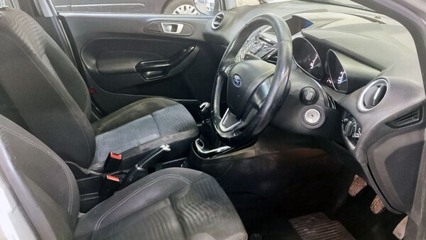 Used Ford Fiesta 2015 for sale - 76029380: Photo 9