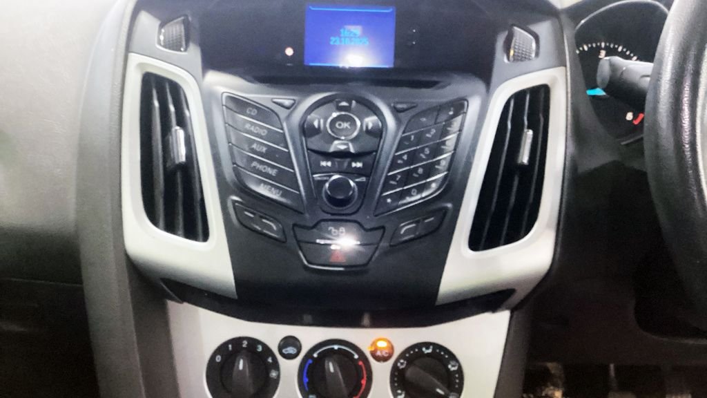 Used Ford Focus 2011 for sale - 76386380: Photo 7