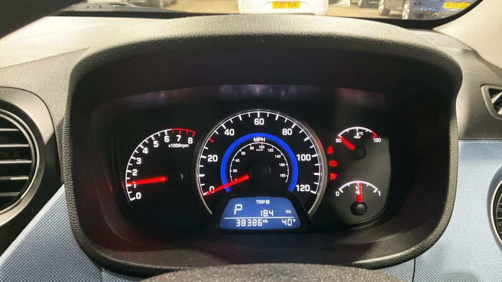 Used Hyundai i10 2015 for sale - 77372924: Photo 8