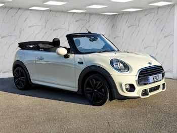 Used MINI Convertible 2017 for sale - 75947447: Photo
