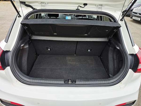 Used Hyundai i20 2018 for sale - 75764806: Photo 9