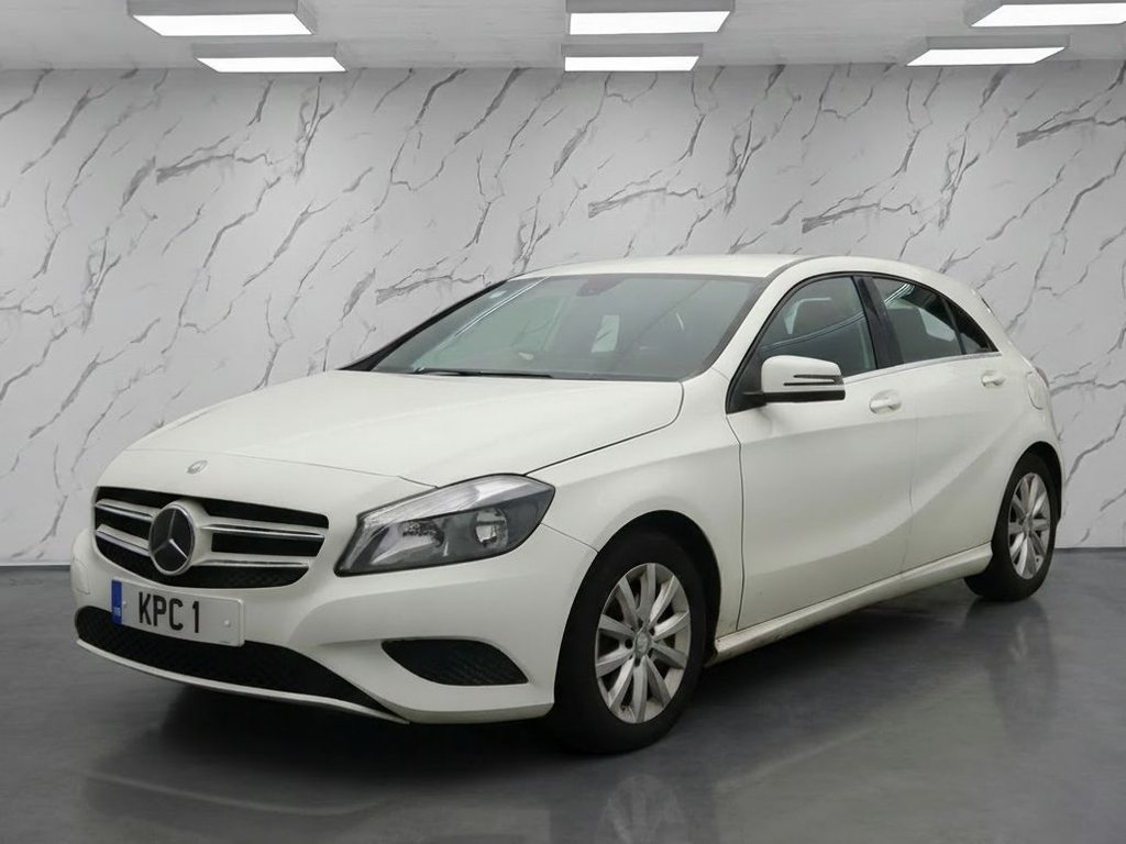 Used Mercedes-Benz A-Class 2015 for sale - 77560528: Photo 2