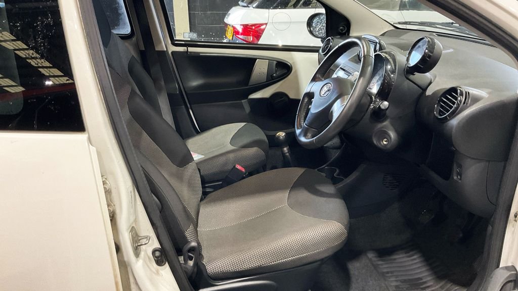 Used Toyota AYGO 2014 for sale - 77632013: Photo 9