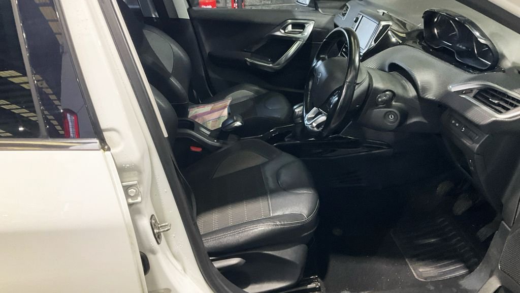 Used Peugeot 2008 2016 for sale - 77780460: Photo 9