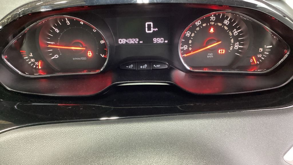 Used Peugeot 208 2014 for sale - 77064942: Photo 8