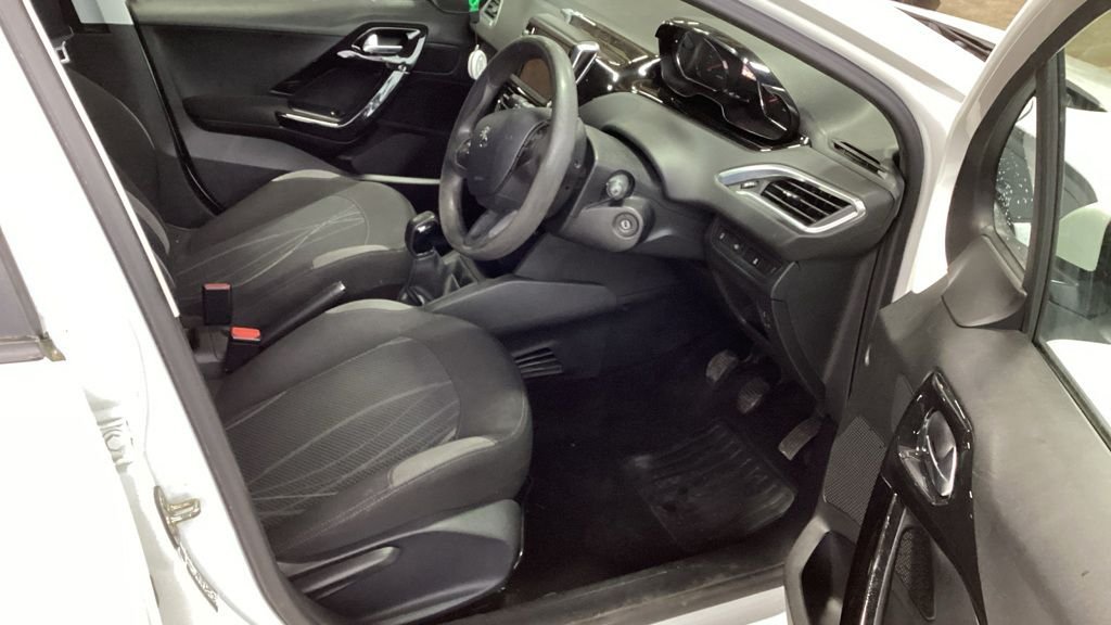 Used Peugeot 208 2014 for sale - 77064942: Photo 9