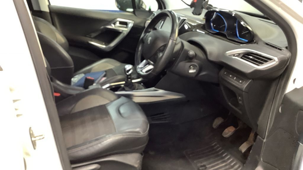 Used Peugeot 2008 2014 for sale - 77563849: Photo 11