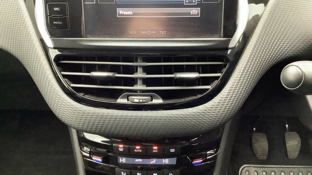 Used Peugeot 2008 2014 for sale - 77563849: Photo 9