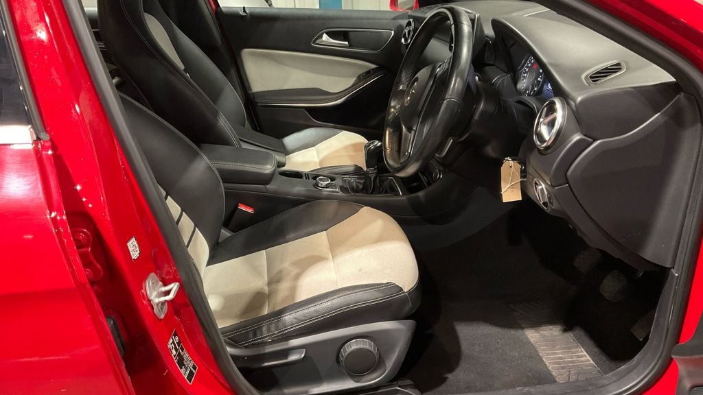 Used Mercedes-Benz A-Class 2014 for sale - 77563846: Photo 11