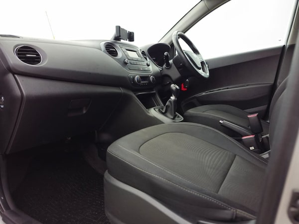 Used Hyundai i10 2017 for sale - 75735524: Photo 16