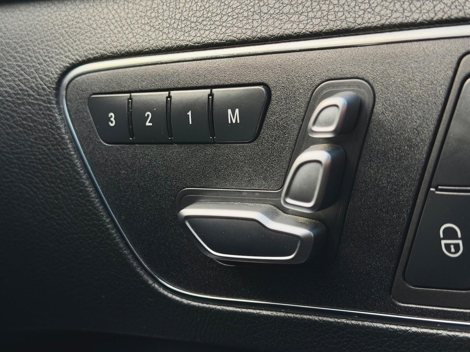 Used Mercedes-Benz E Class 2016 for sale - 77884419: Photo 28