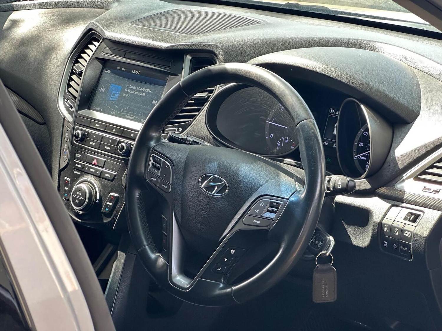 Used Hyundai Santa Fe 2016 for sale - 77884420: Photo 14