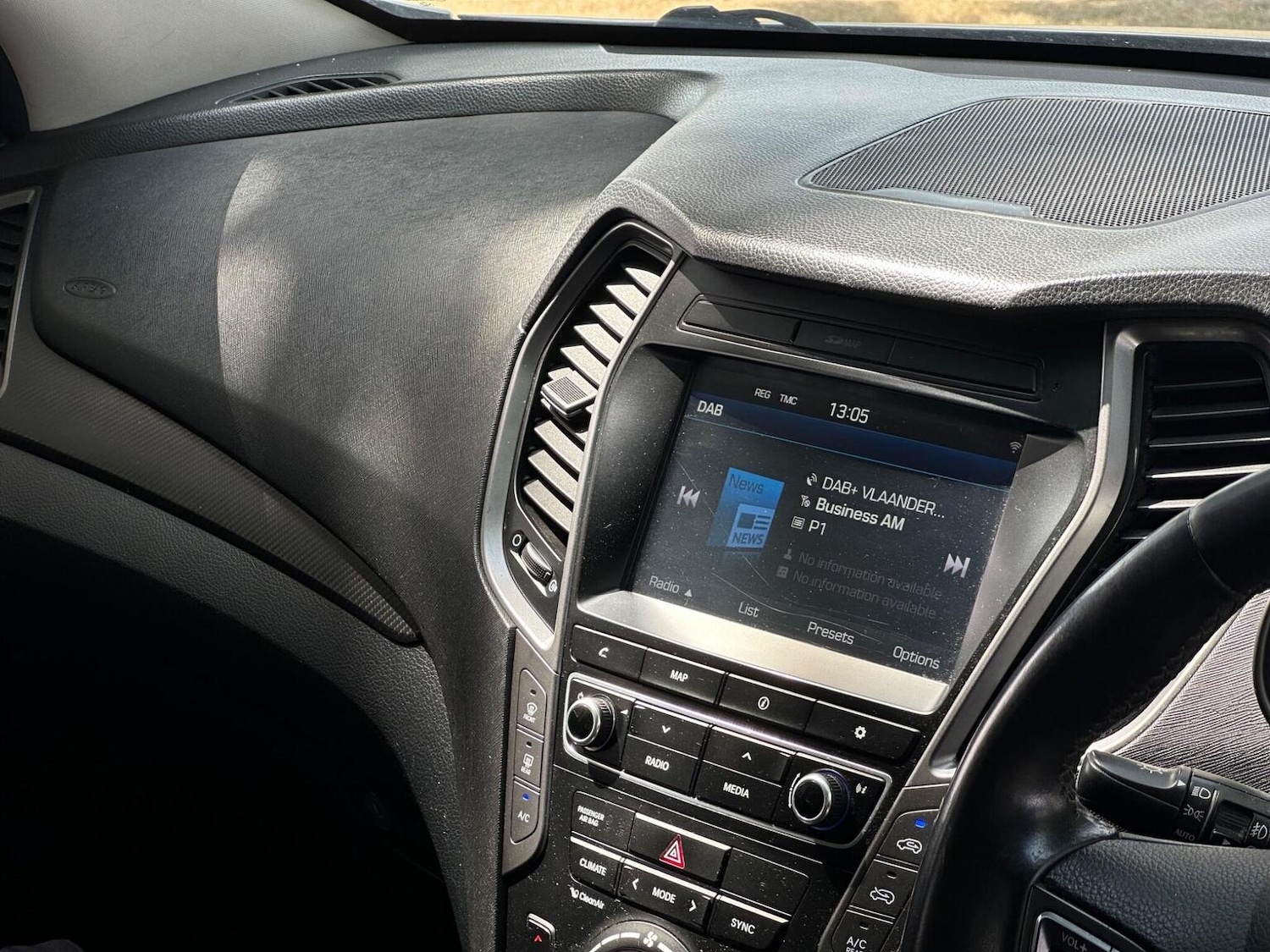 Used Hyundai Santa Fe 2016 for sale - 77884420: Photo 21