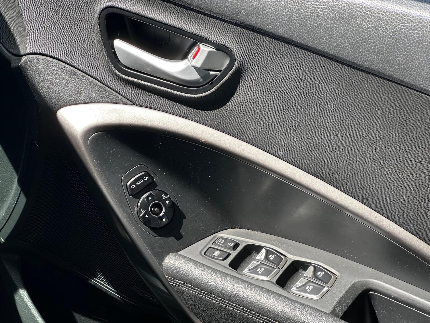 Used Hyundai Santa Fe 2016 for sale - 77884420: Photo 43