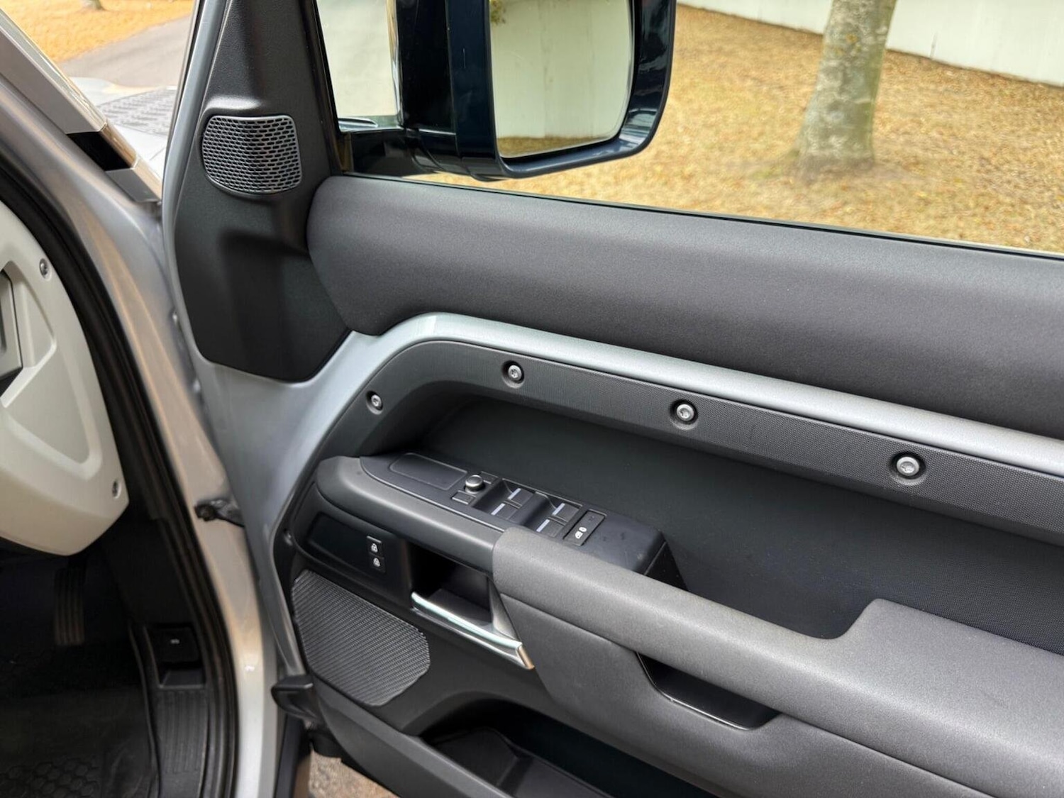 Used Land Rover Defender 2020 for sale - 77884430: Photo 24