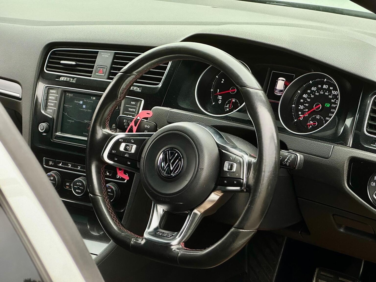 Used Volkswagen Golf 2016 for sale - 77884422: Photo 4