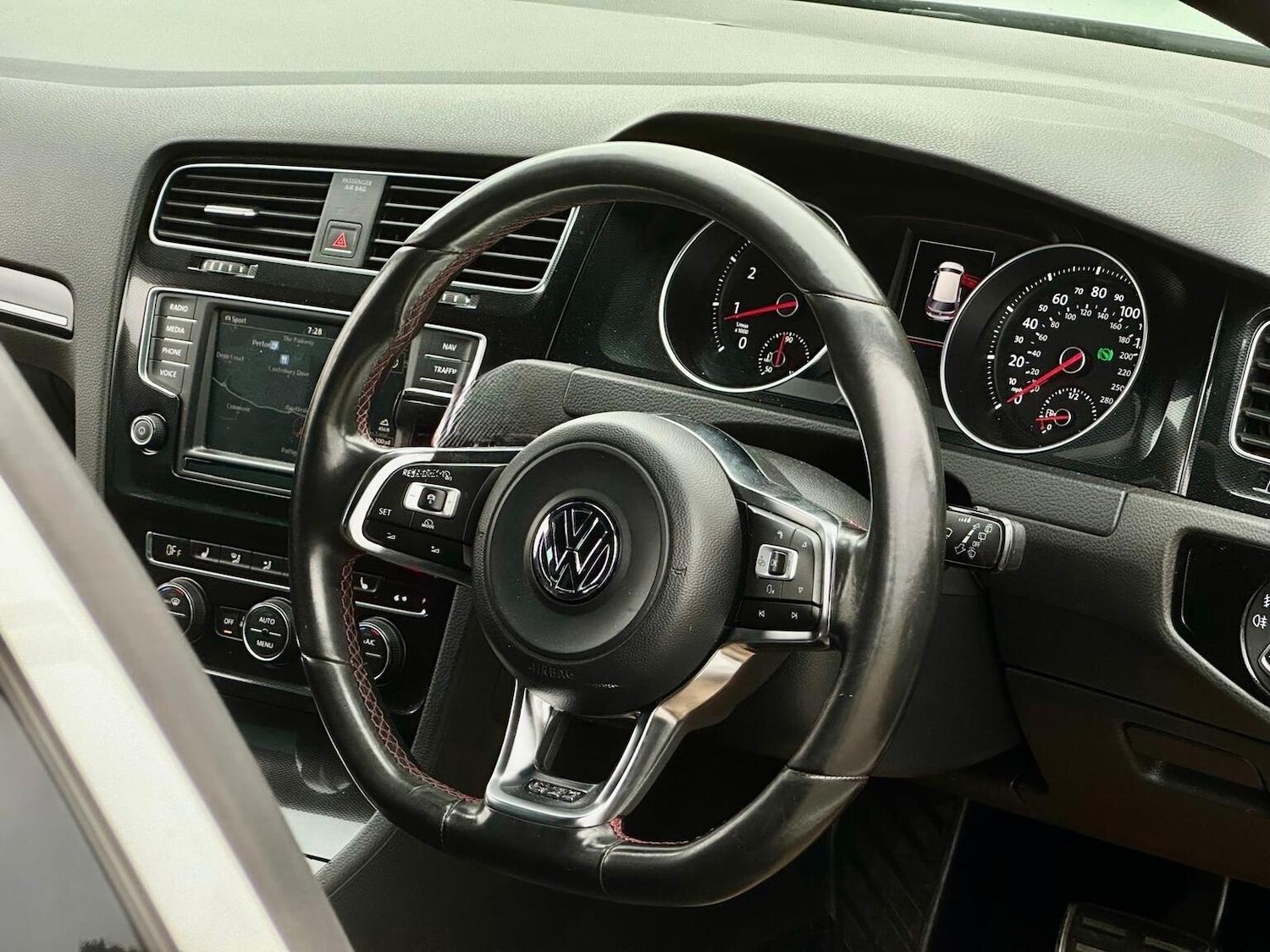 Used Volkswagen Golf 2016 for sale - 77884395: Photo 10